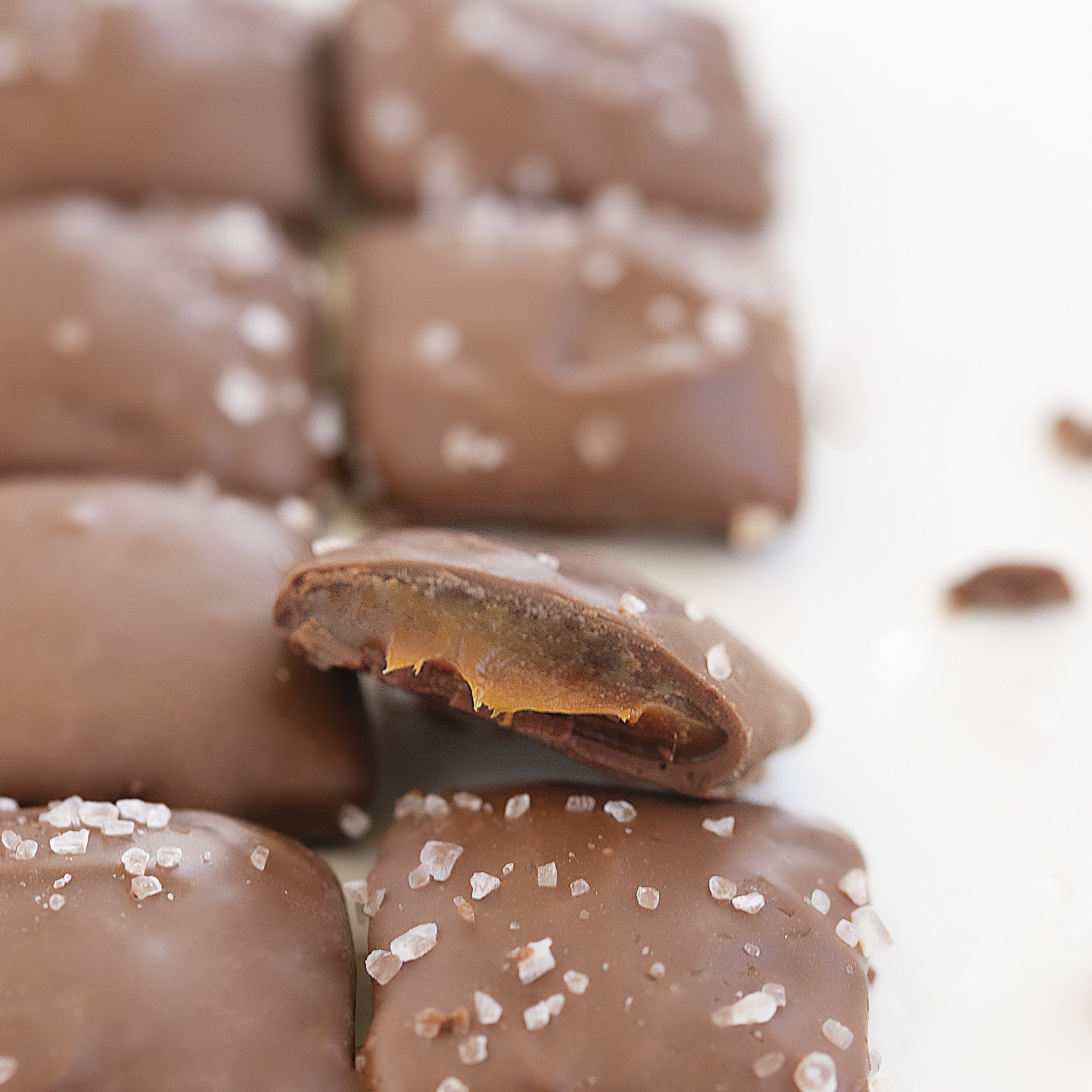 Sanders Candy - Milk Chocolate Sea Salt Caramel Thins 6 oz. Pouch - Image 3